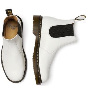 Dr. Martens NWT Women's 2976 YS Smooth Leather Chelsea Booties (Size 38)